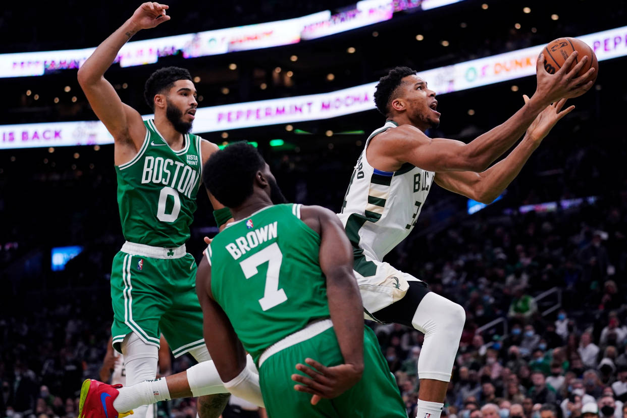 亚博- 雄鹿队员首发 